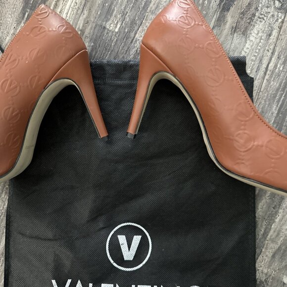 Valentino By Mario Valentino Doria Leather Pump - Picture 6 of 7